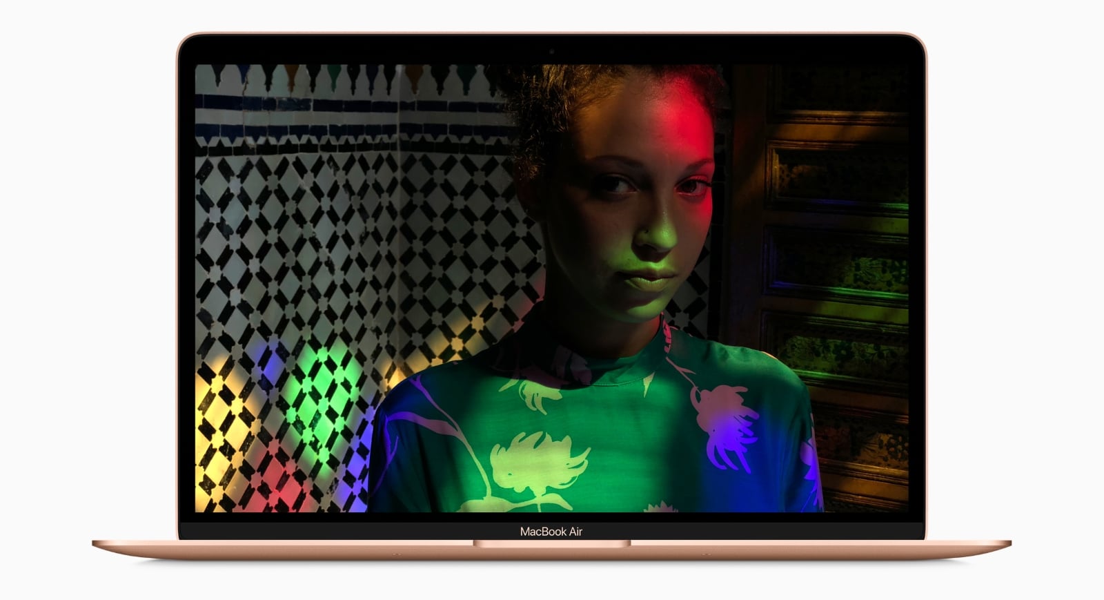 MacBook Air 2018 уступает в производительности даже iPhone XS