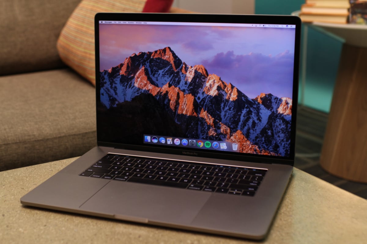 Динамики MacBook Pro 2018 хрустят во время проигрывания музыки или видео