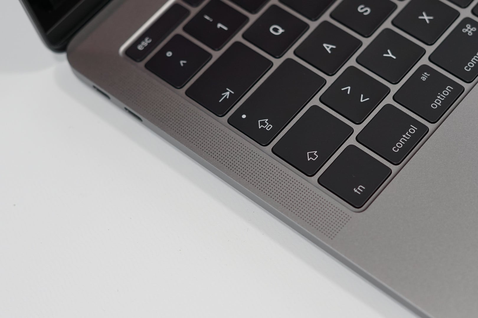 Adobe Premiere Pro выводит динамики MacBook Pro из строя