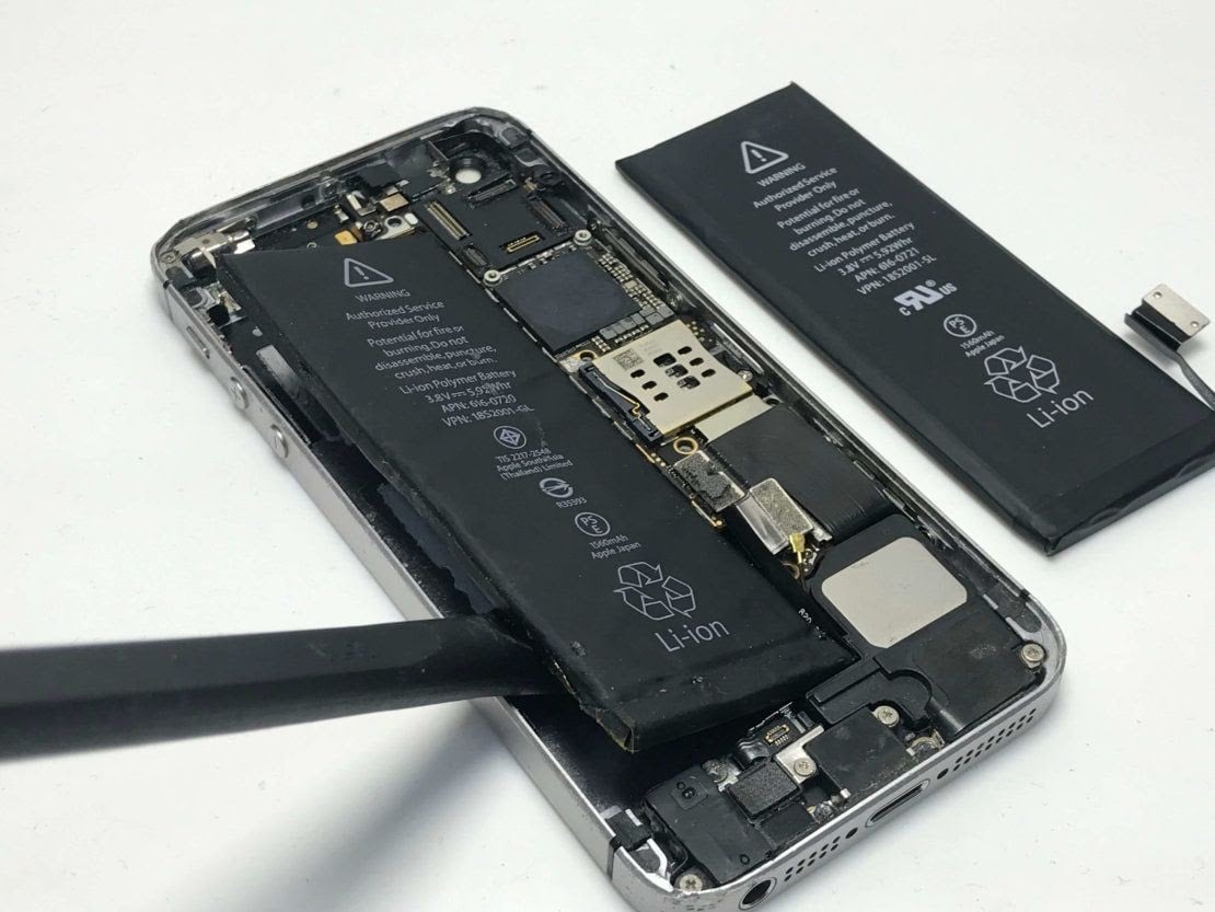 Когда нужно менять аккумулятор на iPhone