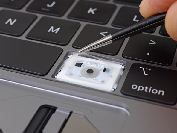 Apple попыталась решить проблемы с клавиатурой новых Macbook. Что из этого вышло?