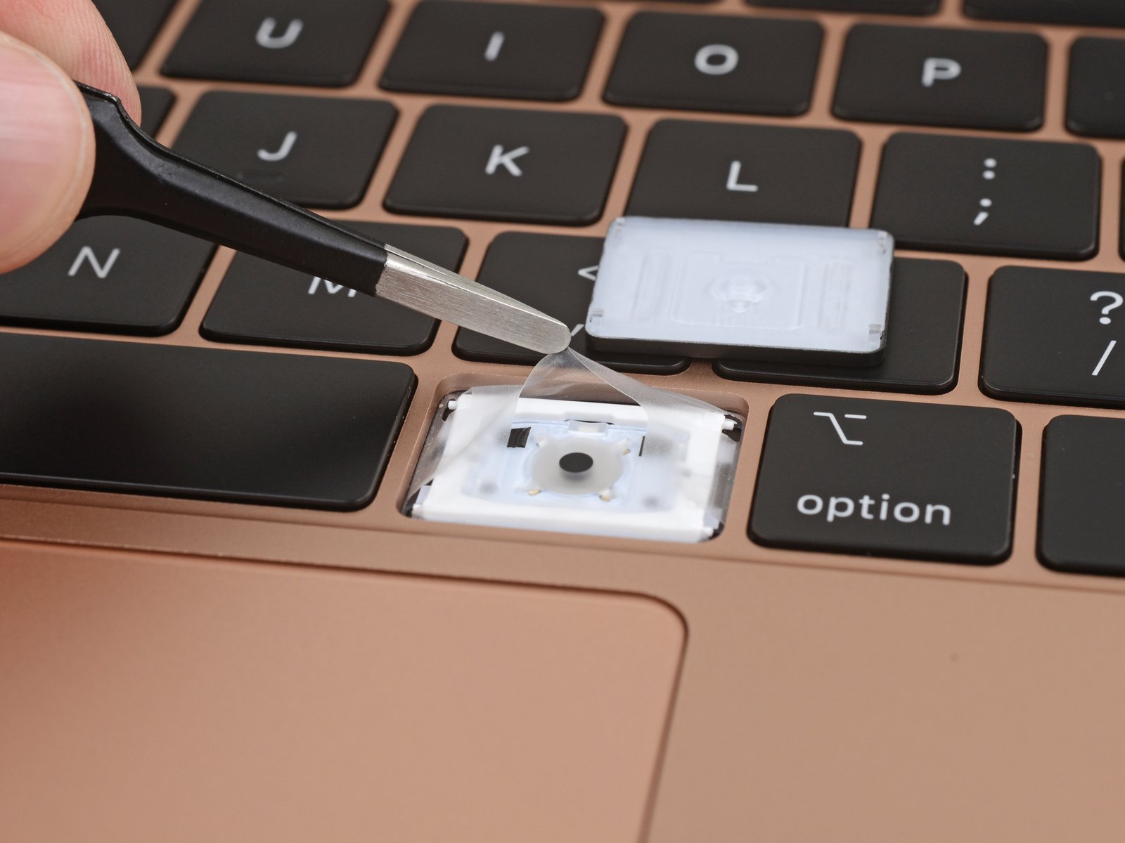 MacBook Air 2018 проверили на ремонтопригодность - фото 111 MacBook Air 2018 проверили на ремонтопригодность - фото 111 | Сервисный центр Total Apple