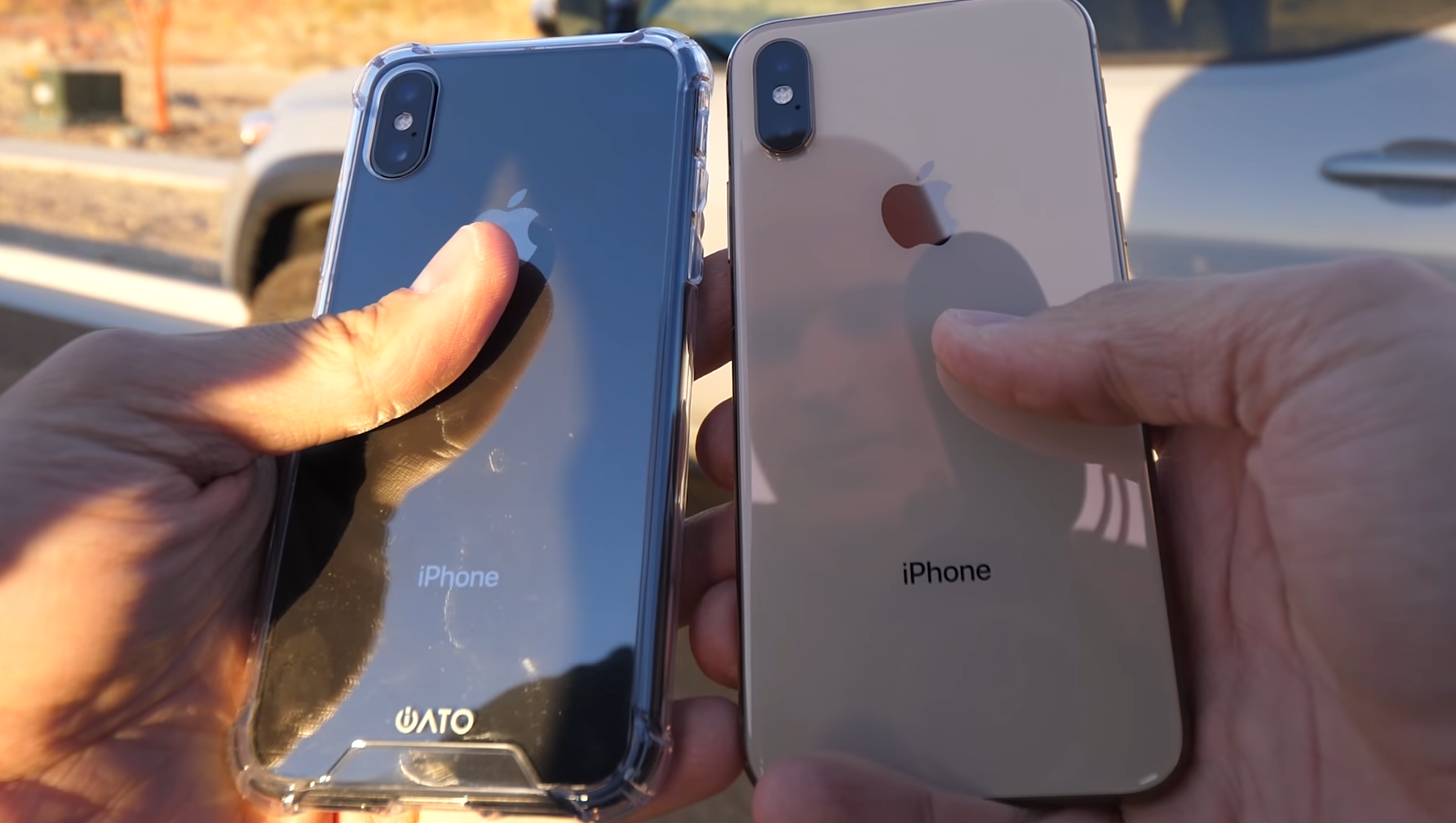 Айфон после xs. Разбитый iphone XS Max. Iphone XS В руке. Айфон XS серый. Сломанный XS Max.